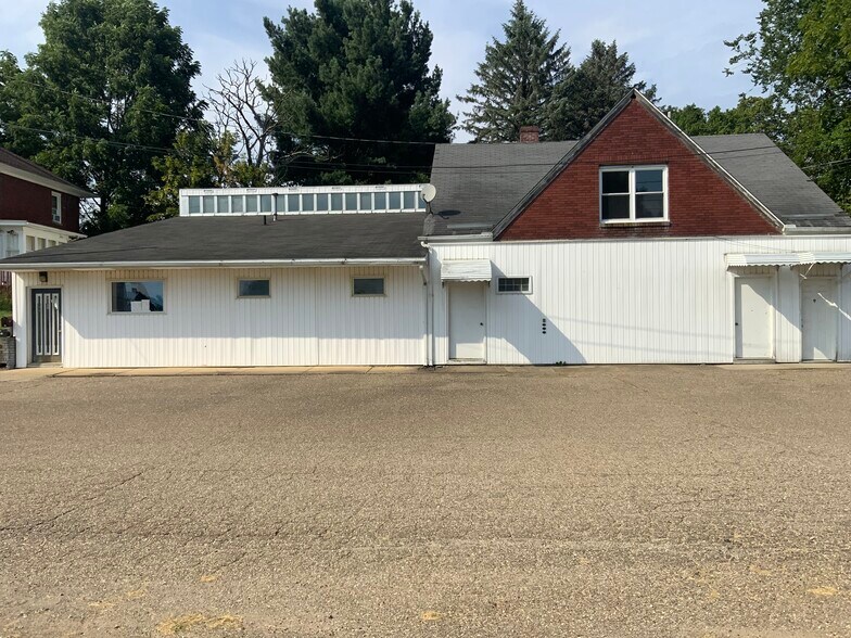 More Photos Of 24 Cecil St NE, Navarre Office For Sale