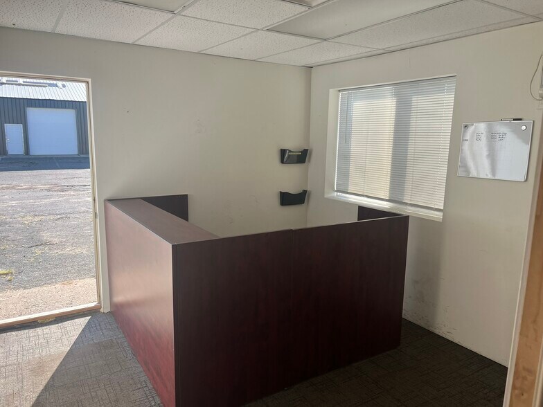 More Photos Of 3095 NW 162nd Ln, Andover Warehouse For Sale