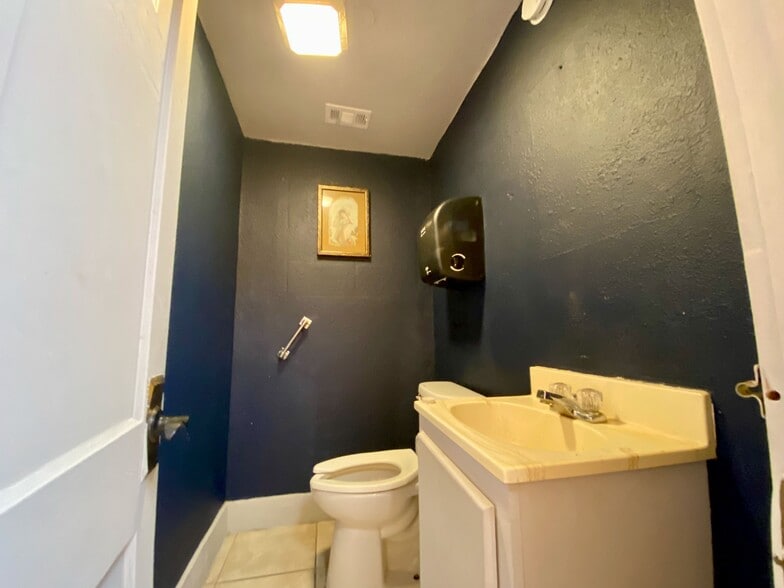 More Photos Of 2401 Port Neches Ave, Port Neches Restaurant For Sale