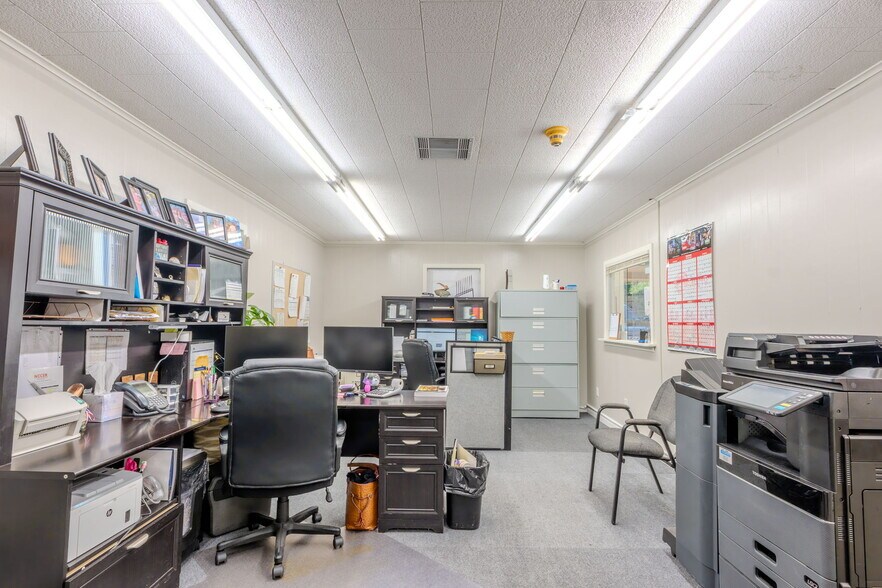 More Photos Of 222 Walcot Rd, Westlake Warehouse For Sale