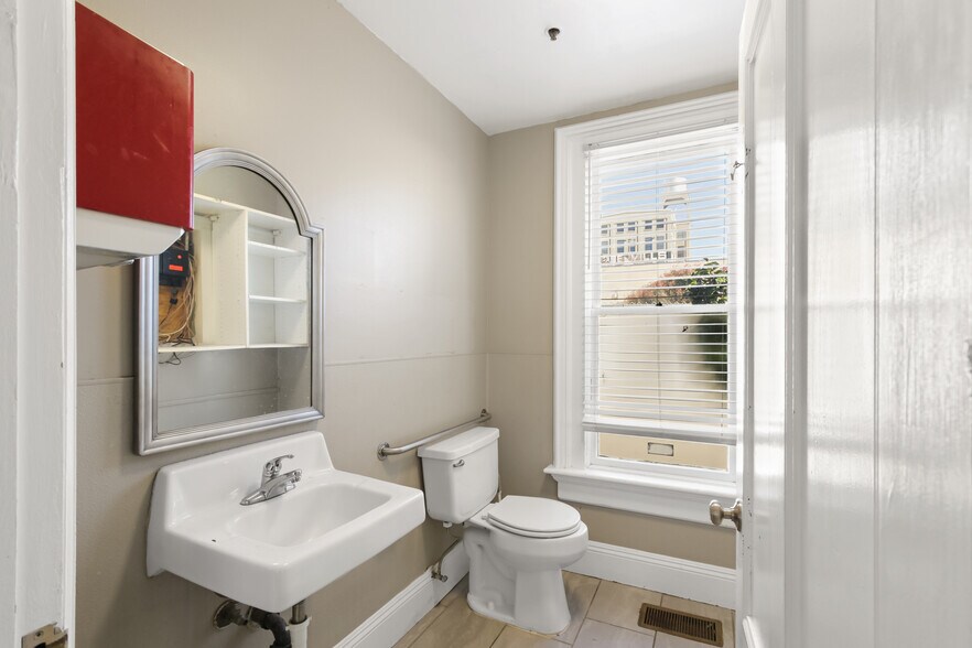 More Photos Of 1111-1123 D St, Sacramento Specialty For Sale