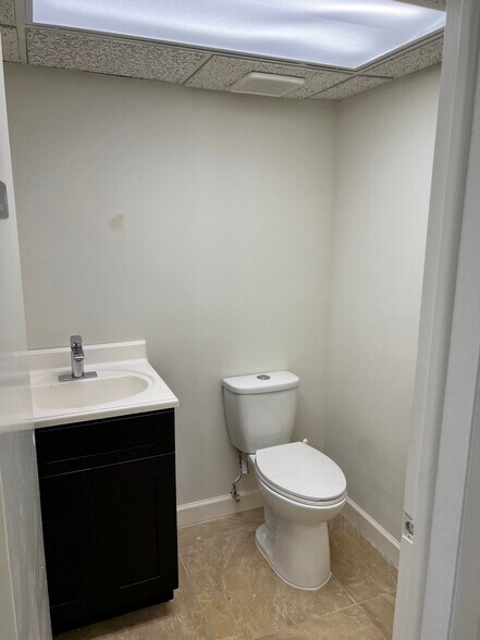 More Photos Of 3035 E Commercial Blvd, Fort Lauderdale Medical For Sale