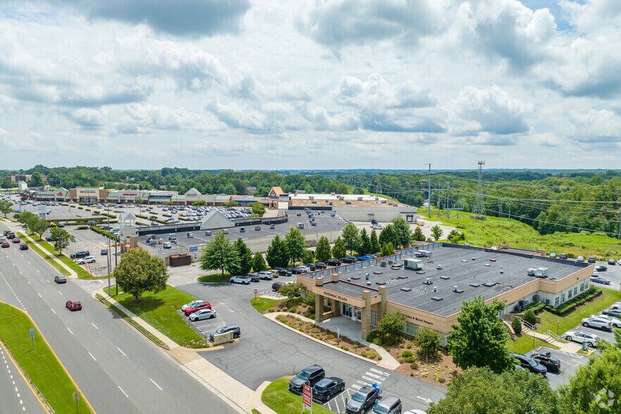 More Photos Of 14010 Smoketown Rd, Woodbridge Office For Sale
