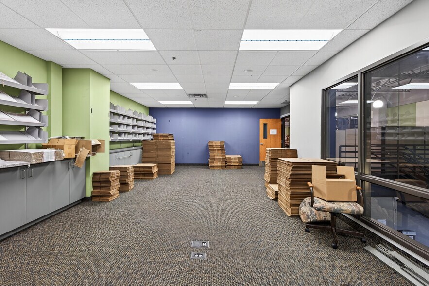More Photos Of 521-563 Phalen Blvd, Saint Paul Coworking Space