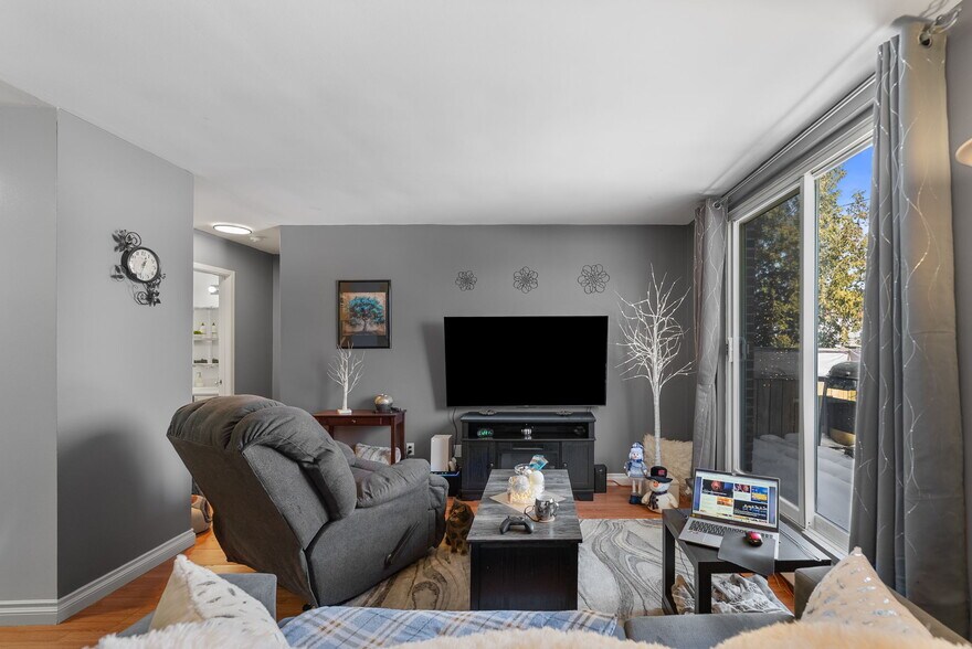 More Photos Of 29 Laren St, Wahnapitae Apartments For Sale