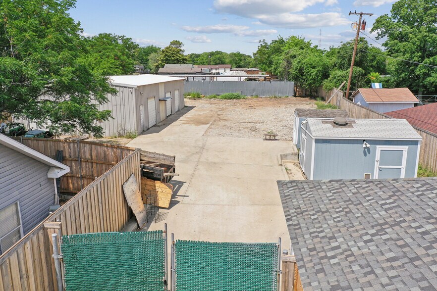 More Photos Of 2423 Hinton Dr, Irving Warehouse For Lease