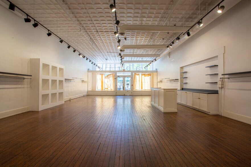 More Photos Of 318 W Broughton St, Savannah Storefront Retail Residential For Lease