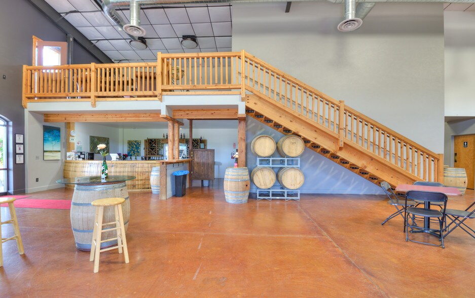 More Photos Of 5646 W Harrier Dr, Missoula Showroom For Sale