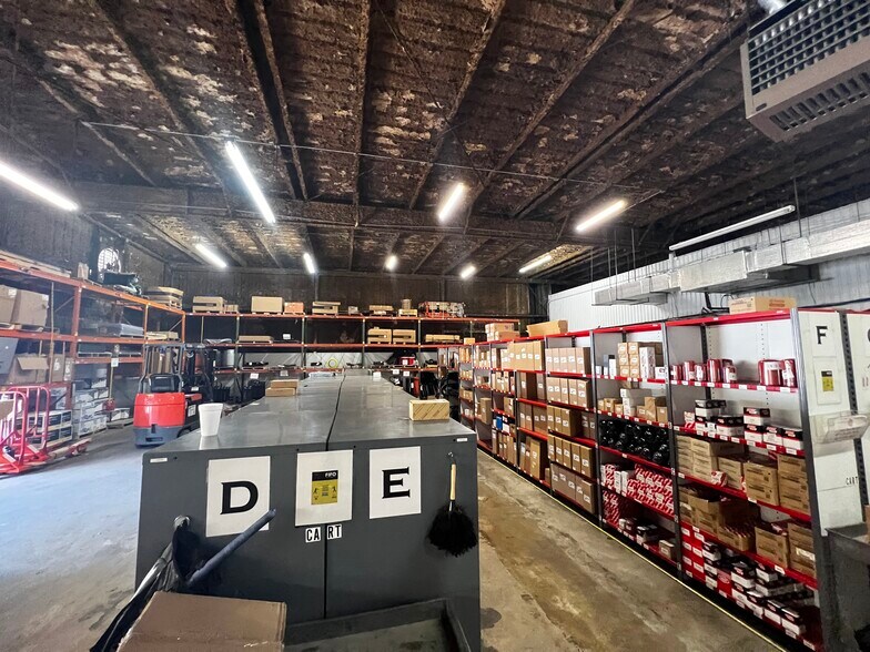 More Photos Of 560 Cynthia St, Jacksonville Warehouse For Sale