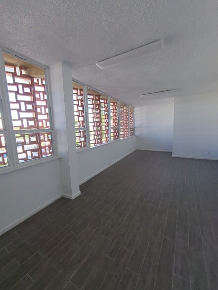 More Photos Of 2406 E Oakland Park Blvd, Fort Lauderdale Storefront Retail Office For Lease