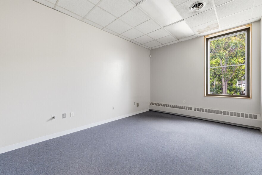 More Photos Of 32 Belmont St, Brockton Office For Lease