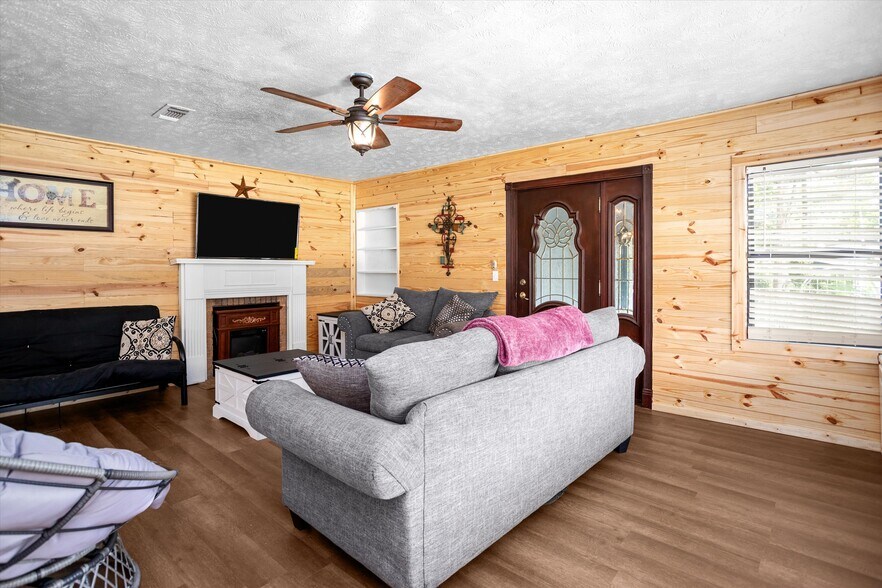 More Photos Of 2508 US-69, Lufkin Lodge Meeting Hall For Sale