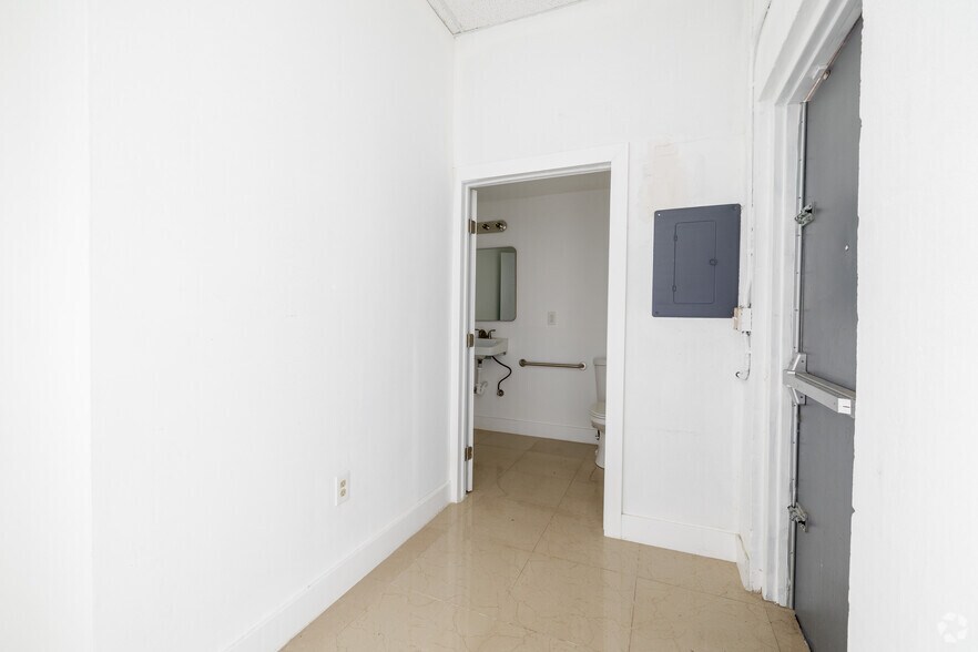 More Photos Of 6658 Ridge Rd, Port Richey Unknown For Lease