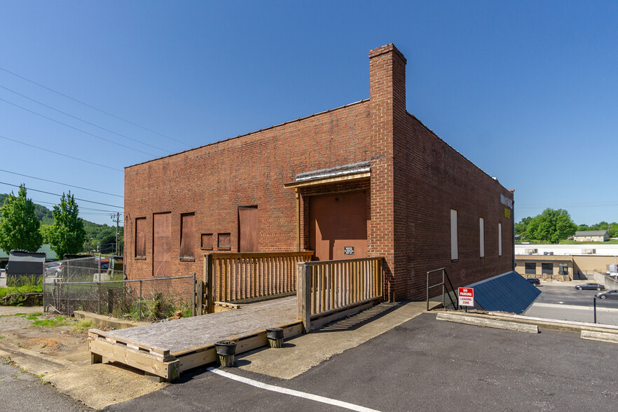 More Photos Of 34 N Logan St, Marion General Retail For Lease