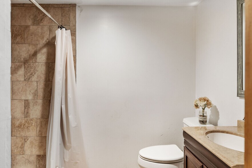 More Photos Of 552 Main St, Apalachin General Retail For Sale