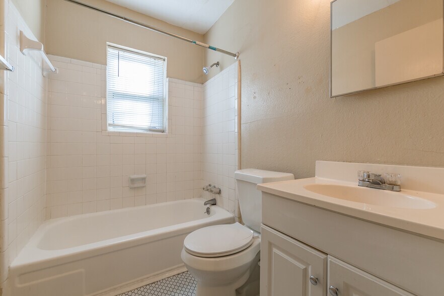 More Photos Of 1204-1216 Lakeview Dr NW, Conyers Apartments For Sale