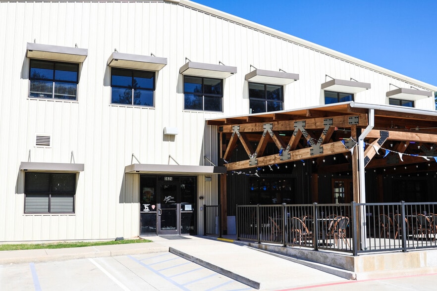 More Photos Of 3525 N Frazier St, Conroe Manufacturing For Sale