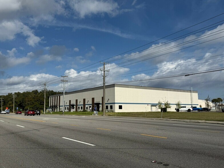 More Photos Of 1530 Kendrick Ln, Lakeland Warehouse For Lease