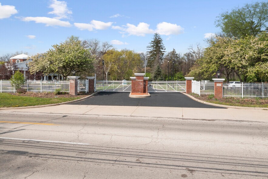 More Photos Of 1801 Richards Rd, Toledo Office For Sale