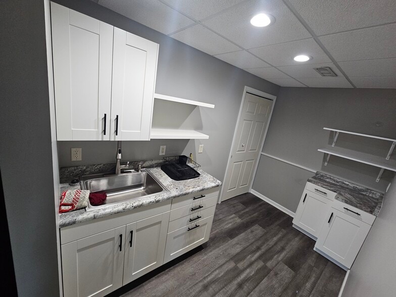 More Photos Of 6505 John J Pershing Dr, Omaha Warehouse For Lease