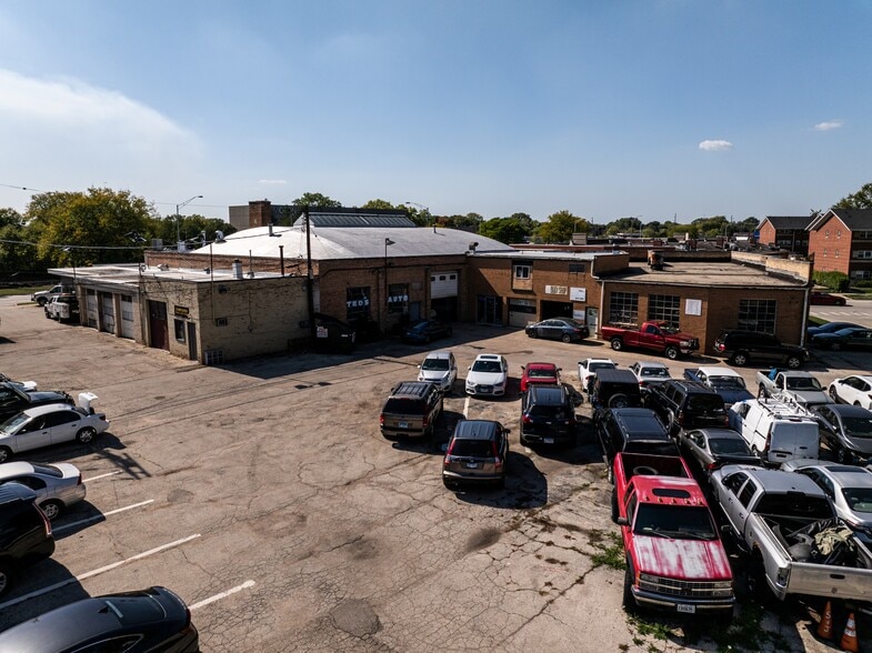 More Photos Of 400 W Northwest Hwy, Arlington Heights Auto Repair For Lease