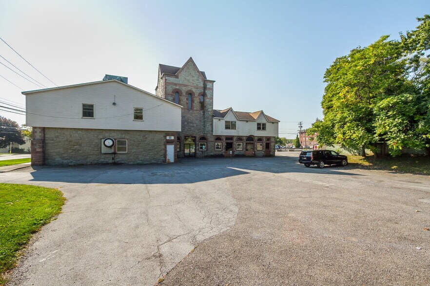 More Photos Of 20 Pleasant St, Canandaigua Office For Sale