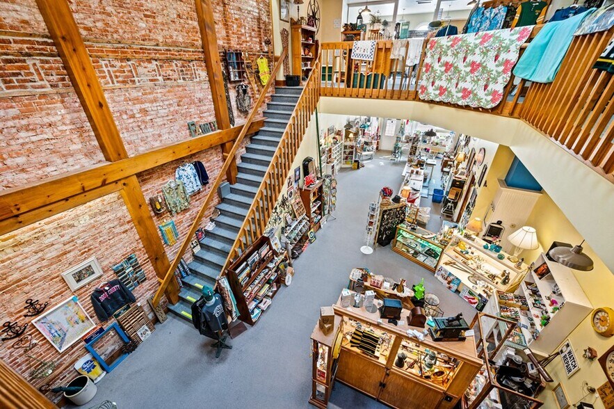 More Photos Of 147 N 3rd Ave, Sturgeon Bay Restaurant For Sale