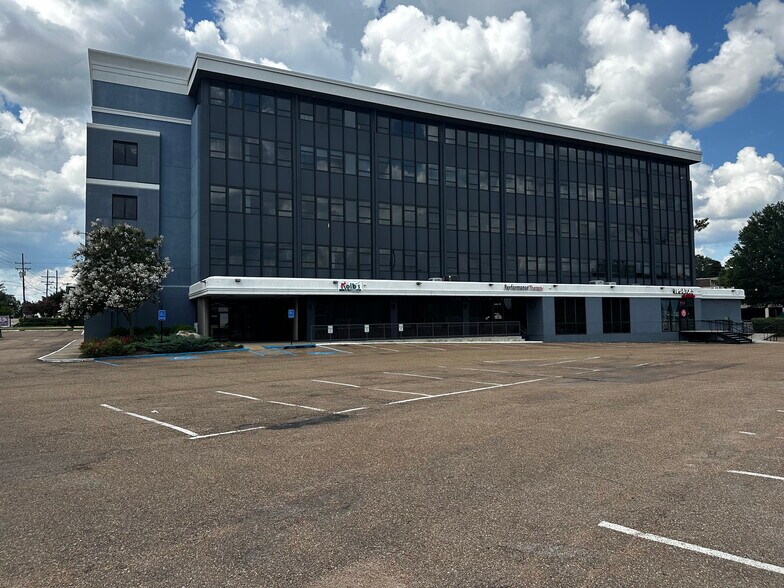 More Photos Of 3000 Old Canton Rd, Jackson Medical For Lease