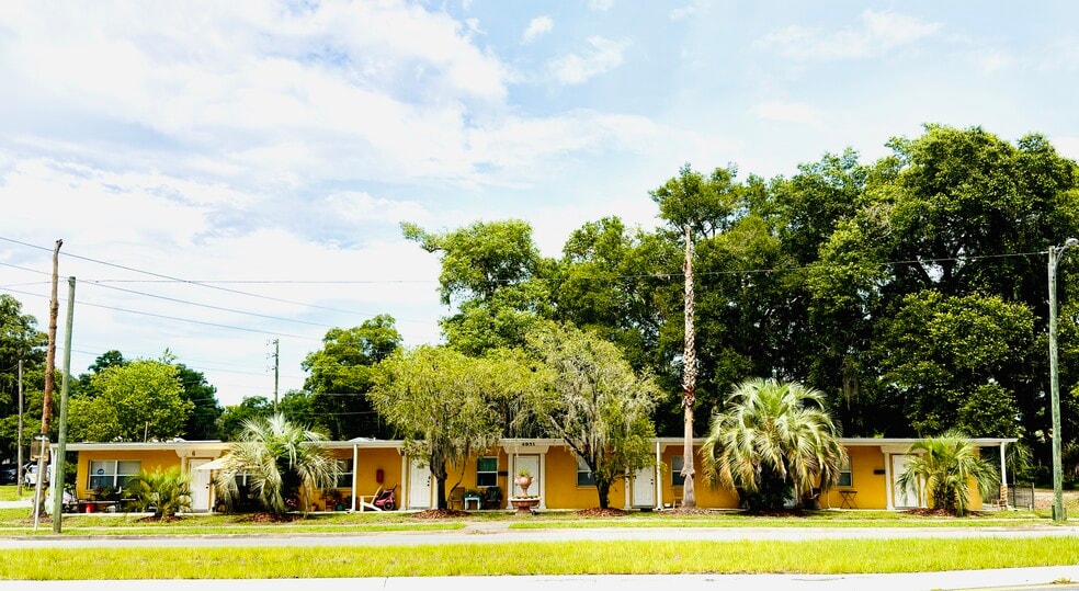 More Photos Of 4851 US Highway 17, De Leon Springs Hotel For Sale
