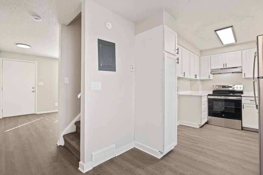 More Photos Of 3035 17th Ave, Longmont Apartments For Sale