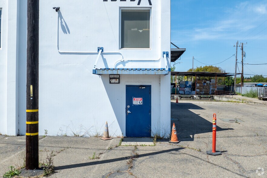 More Photos Of 1025 98th Ave, Oakland Unknown For Lease