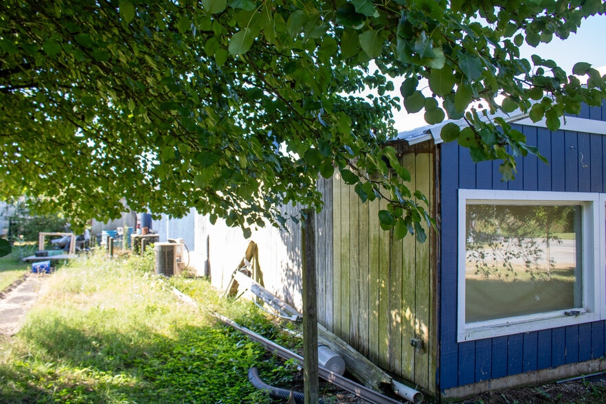 More Photos Of 600 Zanesville St, Beverly General Retail For Sale