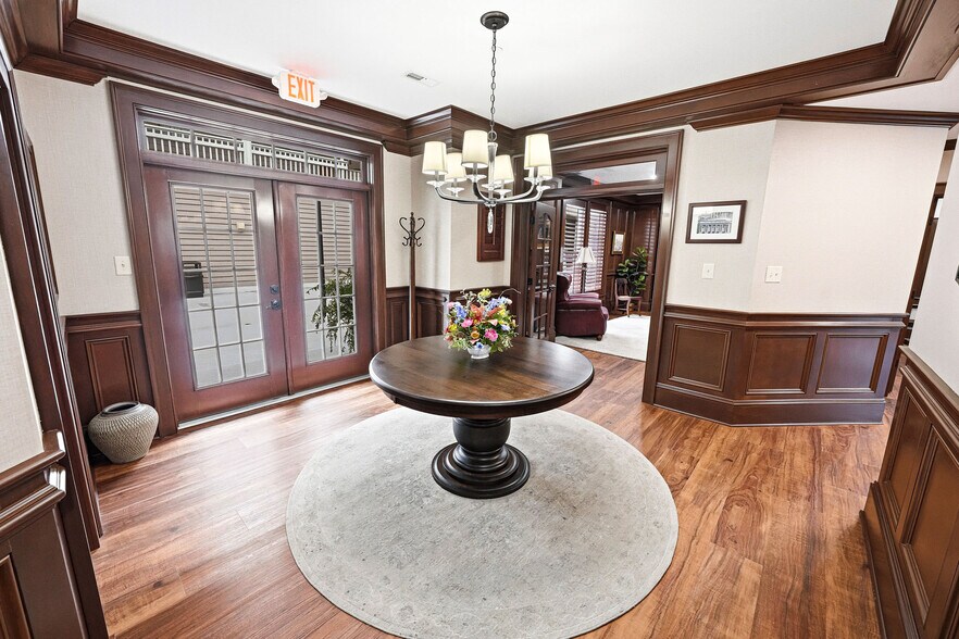 More Photos Of 207 Queen Elizabeth Ave, Manteo Storefront Retail Residential For Sale