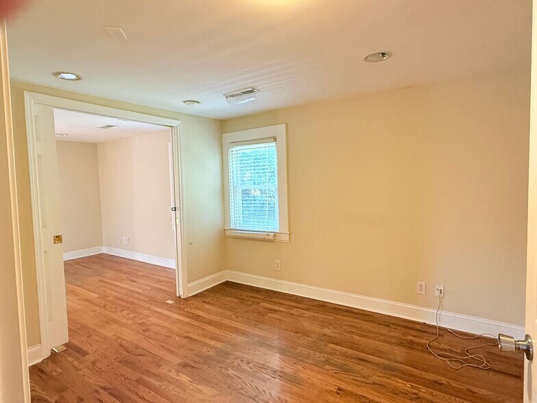 More Photos Of 2401 White Ave, Nashville Office For Sale