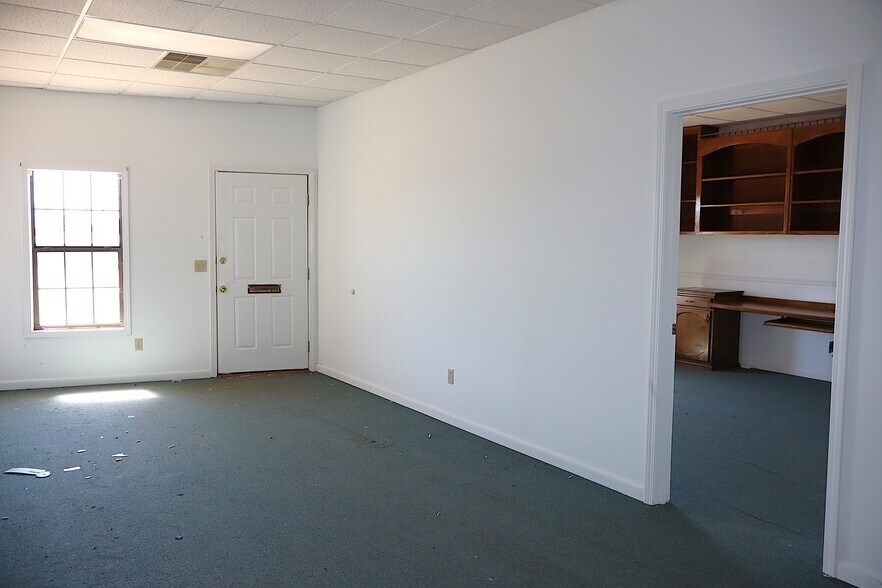 More Photos Of 501 Plaza Dr, Enterprise Storefront Retail Office For Sale