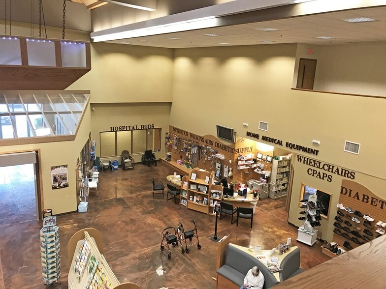 More Photos Of 1330 Commercial St, Warsaw Office For Sale