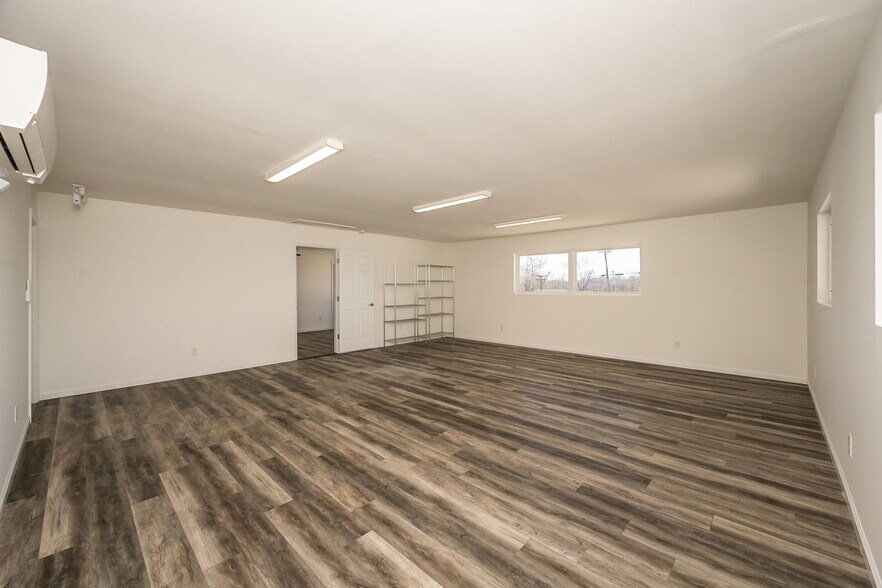 More Photos Of 302 S Lincoln Dr, Troy Office For Lease