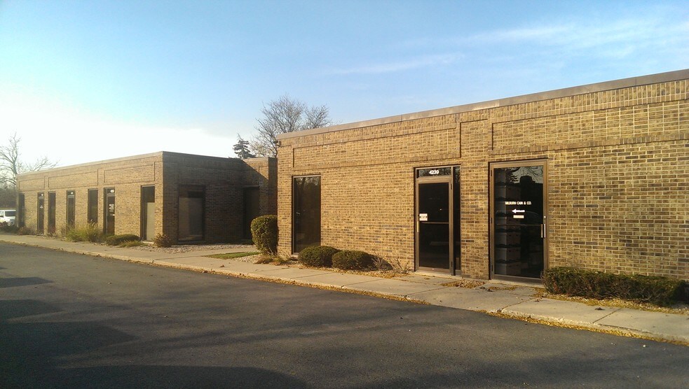 More Photos Of 4211 Grove Ave, Gurnee Office For Lease