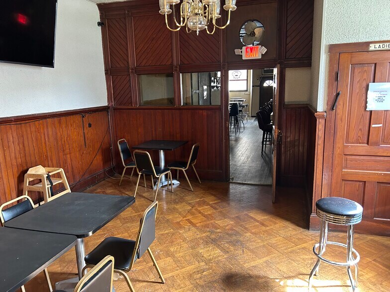 More Photos Of 204 W Ludlow St, Summit Hill Hotel For Sale