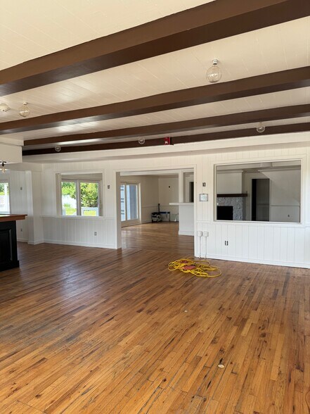 More Photos Of 2095 Montauk Hwy, Amagansett Restaurant For Lease