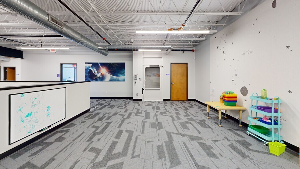 More Photos Of 6161 N Hillside Ave, Indianapolis Loft Creative Space For Lease