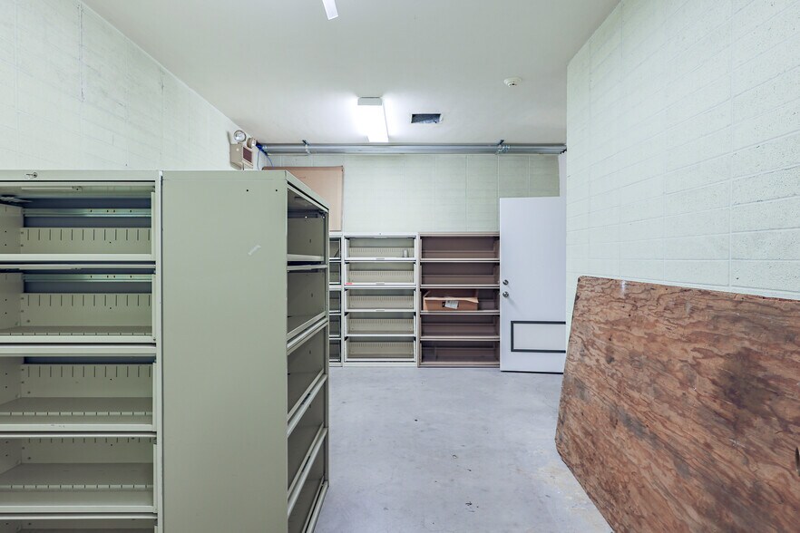 More Photos Of 971 E Broadway Ave, Atwater Office For Lease