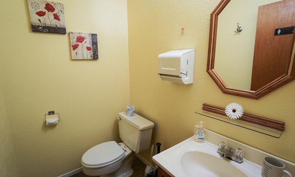 More Photos Of 1413 Sam Bass Rd, Round Rock Warehouse For Lease