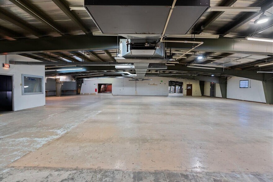 More Photos Of 1502 Miller St, La Crosse Warehouse For Lease