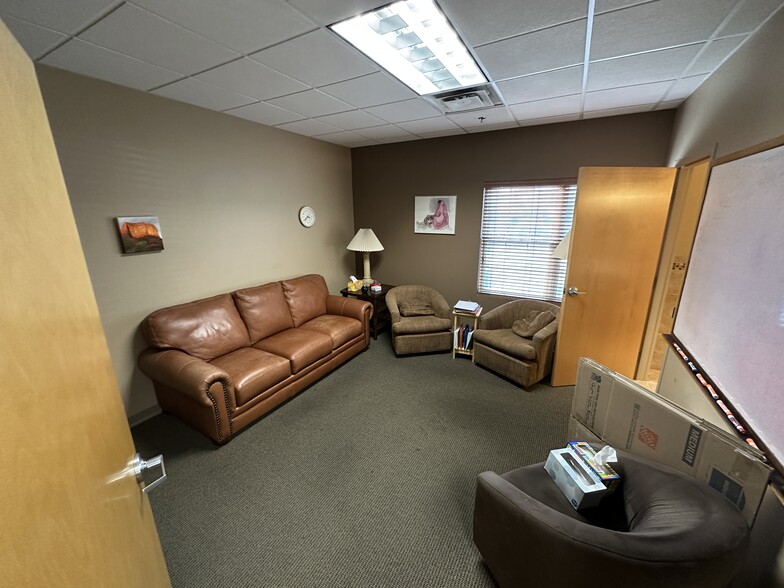 More Photos Of 5533 E Bell Rd, Scottsdale Office For Sale