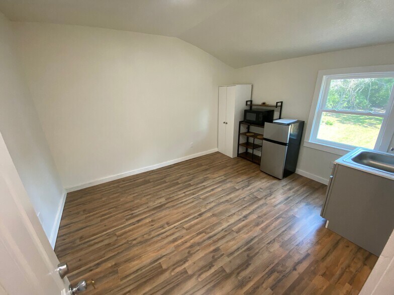 More Photos Of 8705 E 63rd Trafficway, Kansas City Apartments For Sale