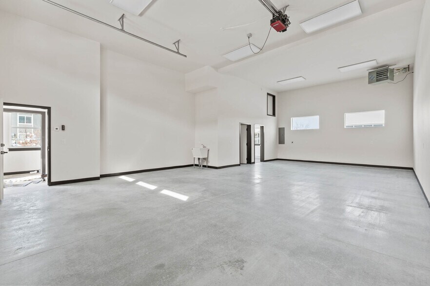 More Photos Of 2998 N 27th Ave, Bozeman Light Manufacturing For Lease