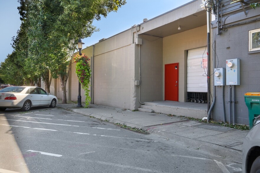 More Photos Of 8030 Railroad Ave SE, Snoqualmie Supermarket For Sale