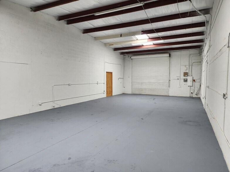 More Photos Of 5751 Houchin St, Naples Warehouse For Lease