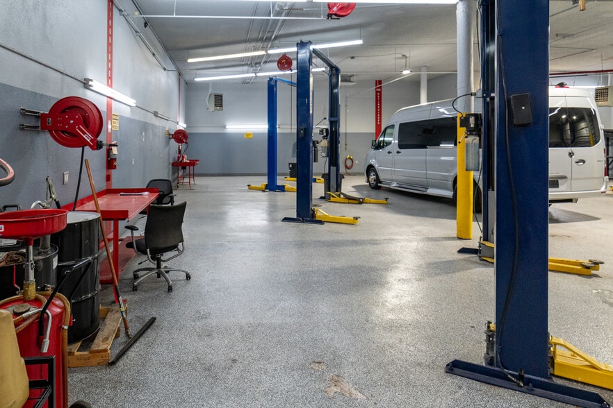 More Photos Of 3105 E Sahara Ave, Las Vegas Auto Repair For Lease